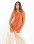 Top sleeveless with a square neckline